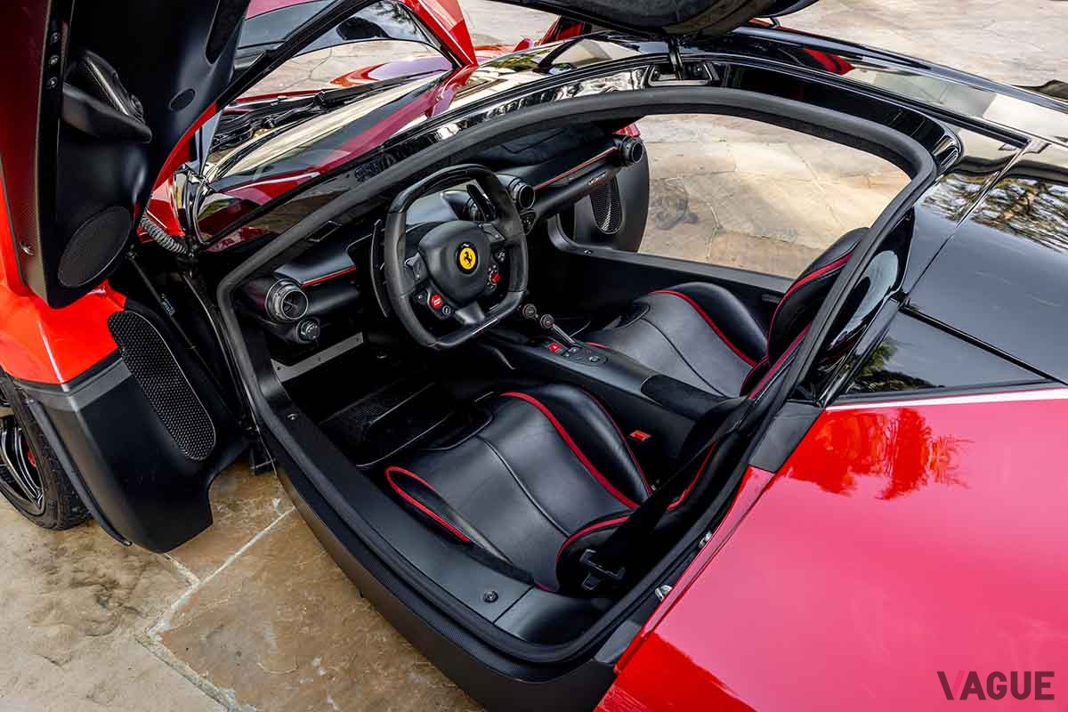 オークションに出品され高値落札された2015年式フェラーリ「ラ・フェラーリ」Michael Alan Ross(c)2026 Courtesy of RM Sotheby's