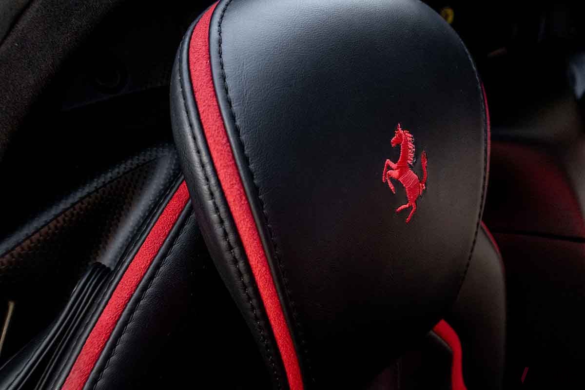 オークションに出品され高値落札された2015年式フェラーリ「ラ・フェラーリ」Michael Alan Ross(c)2026 Courtesy of RM Sotheby's