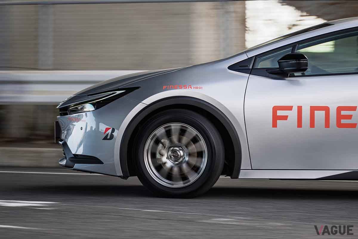 ブリヂストンの新タイヤ「フィネッサHB01」を装着したトヨタ・プリウス
