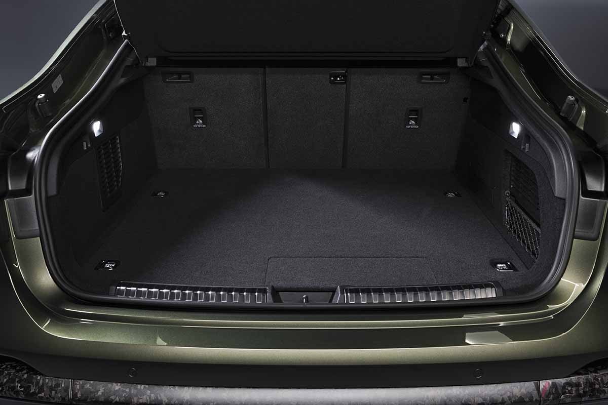 世界初公開されたアウディ新型「RS5セダン」