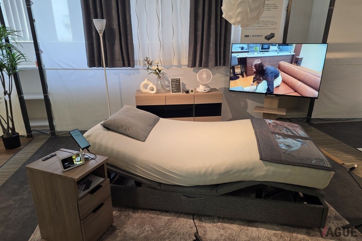 睡眠中の体動を検知して角度を自動制御する「センサーベッド」。アプリ連携なども視野に入れ、家具と家電が融合した「暮らしのOS」として寝室をアップデートする