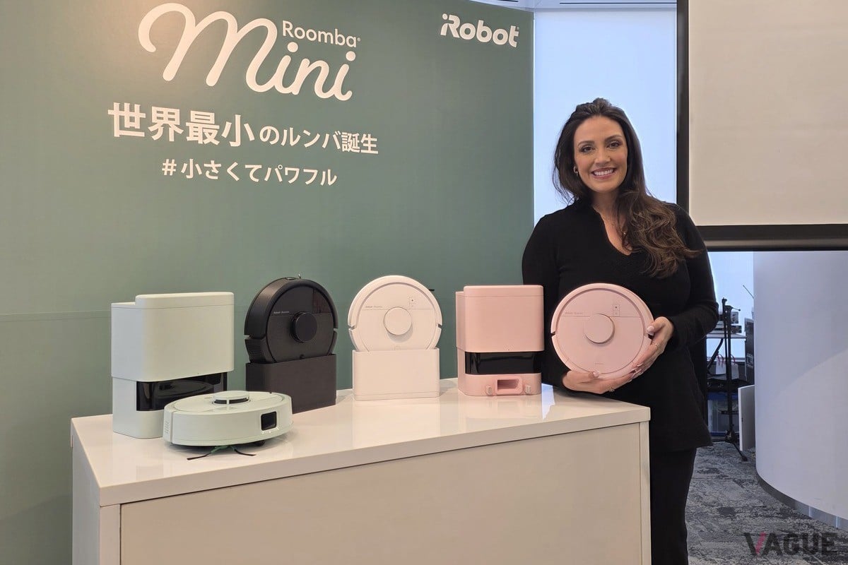 もっともお気に入りのカラー「SAKURA（桜・ピンク）」をうれしそうに持つアテナ氏