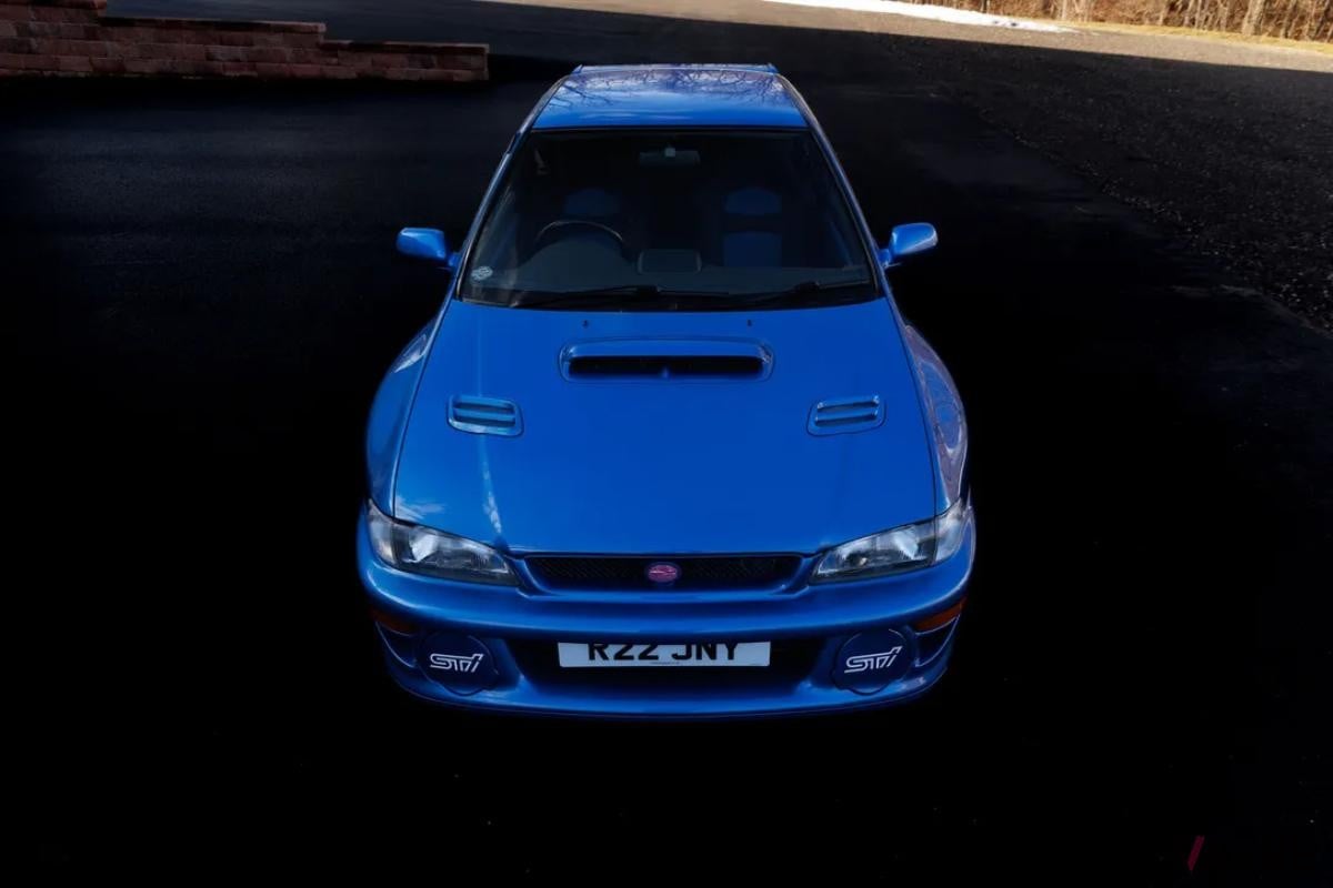 オークションで落札された1998年式スバル「インプレッサ 22B STi」