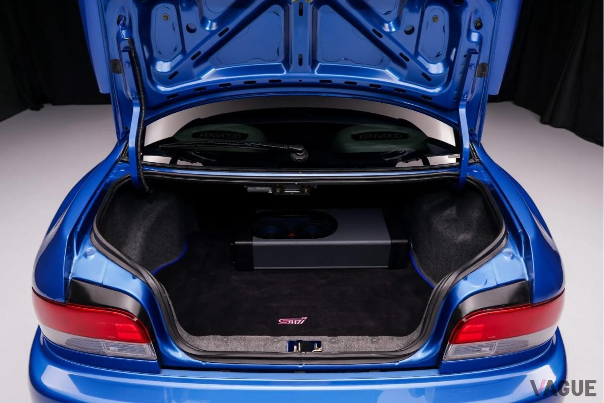 オークションで落札された1998年式スバル「インプレッサ 22B STi」
