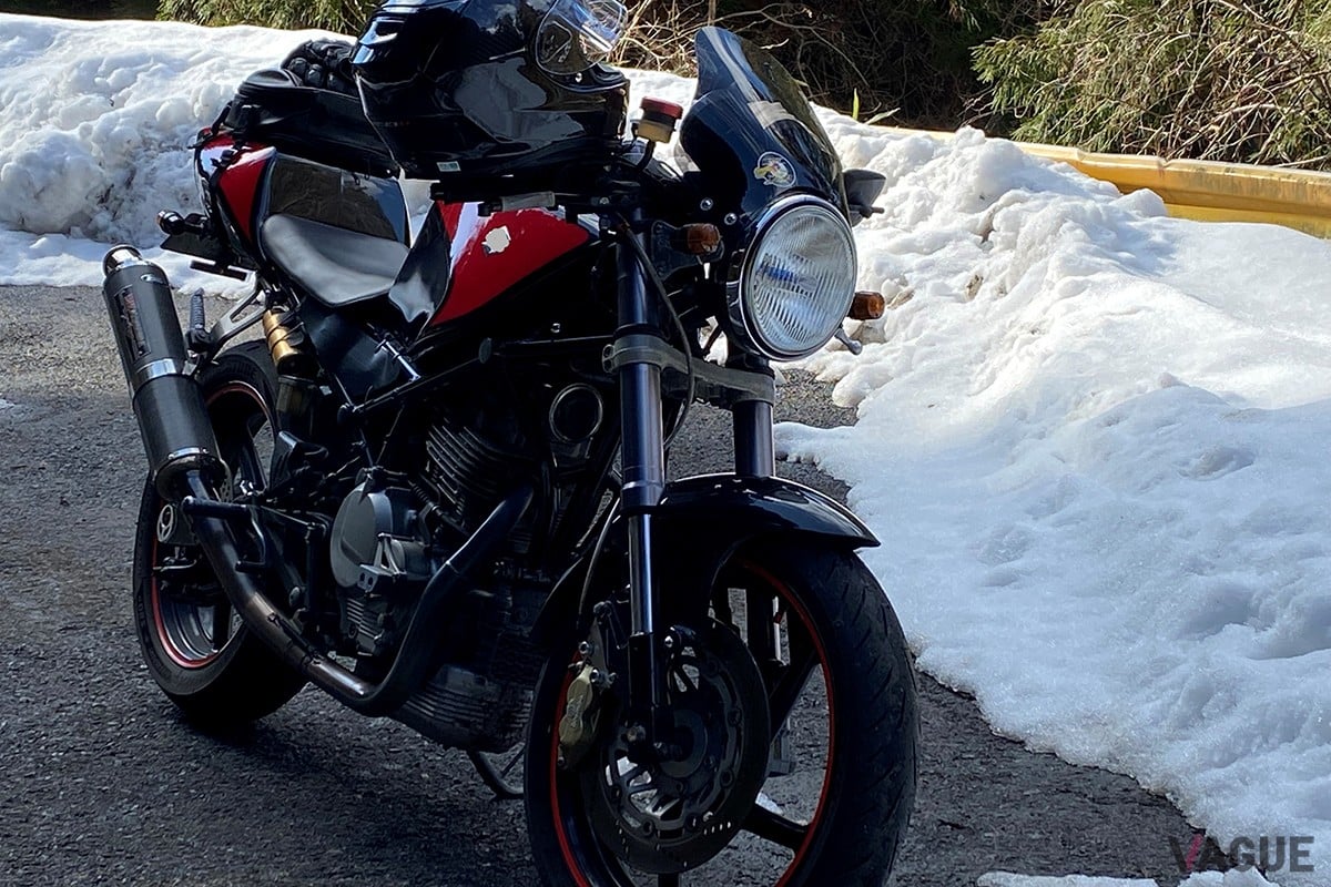 冬の路面に撒かれる融雪剤は凍結を防ぐ一方で、故障や事故、高額な修理費を招く天敵に