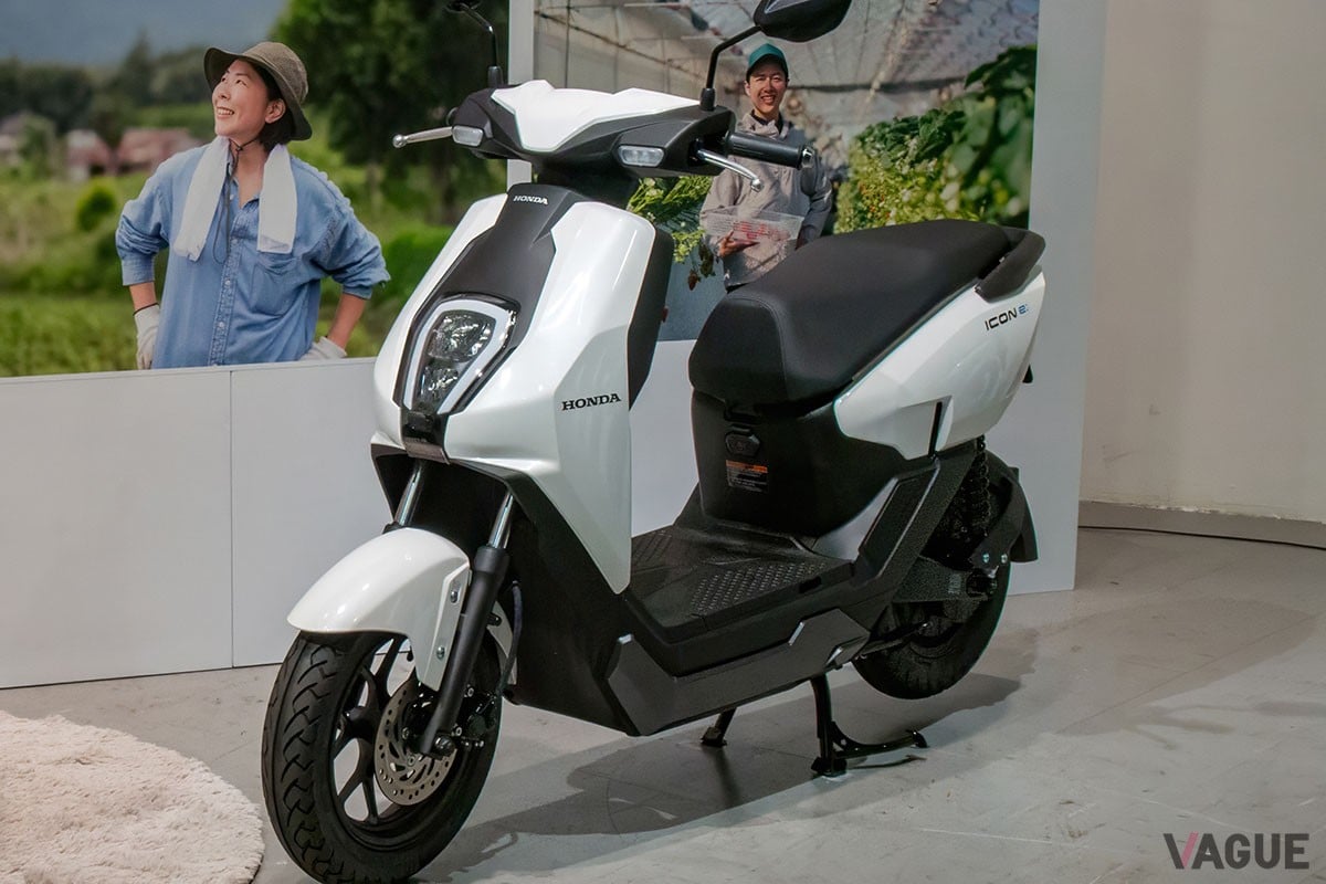 50ccが消えた今、22万円のホンダ「ICON e：」が気になる！ “新基準原付”はデカすぎるという人にオススメしたい“原付一種”の電動スクーター3選