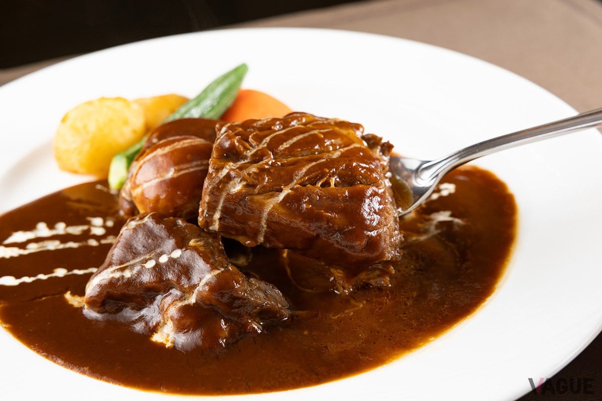 1週間かけて煮込んだデミグラスソースに舌鼓を打つ。上野周辺に出かけたら寄りたい「洋食 黒船亭」の味とは【何度でも行きたい町洋食＃25】