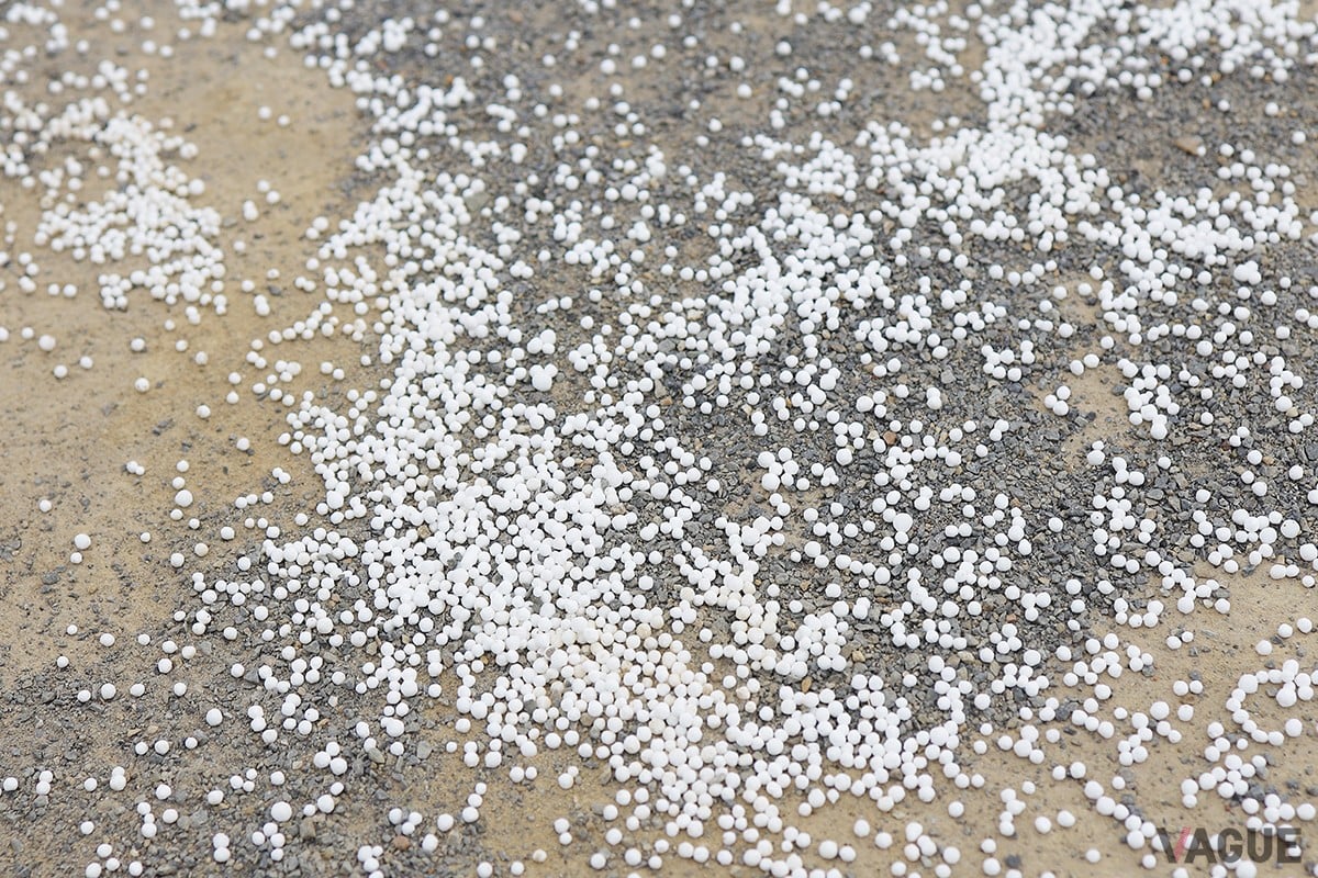 冬の路面に撒かれる融雪剤は凍結を防ぐ一方で、故障や事故、高額な修理費を招く天敵に