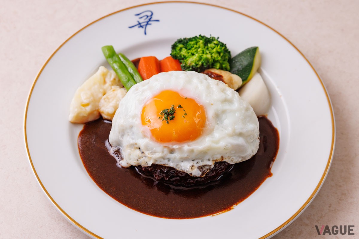 「ハンバーグステーキ」2000円。ライス・スープ・サラダセットは2700円