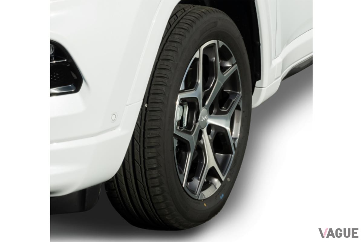 100台限定のジープ「コンパストラックエディション」