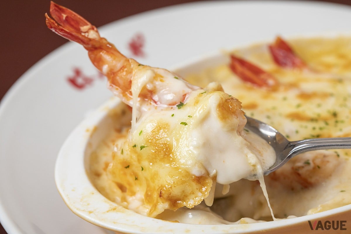 「尾っぽが5つ並んで見える！」 昭和の匂いにワクワクする、新宿靖国通り沿い「レストラン はやしや」の人気メニューとは【何度でも行きたい町洋食＃23】