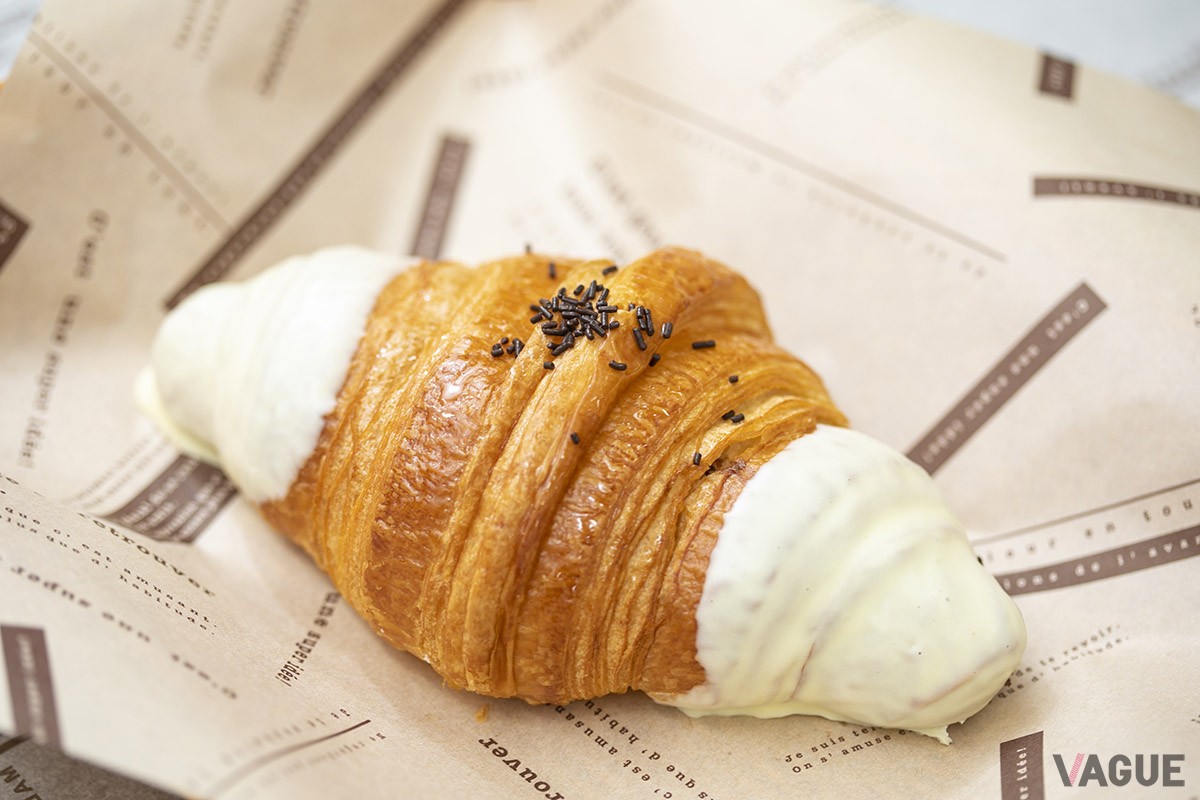 ホワイトチョコバージョンのヌテラクロワッサン。同じく500円