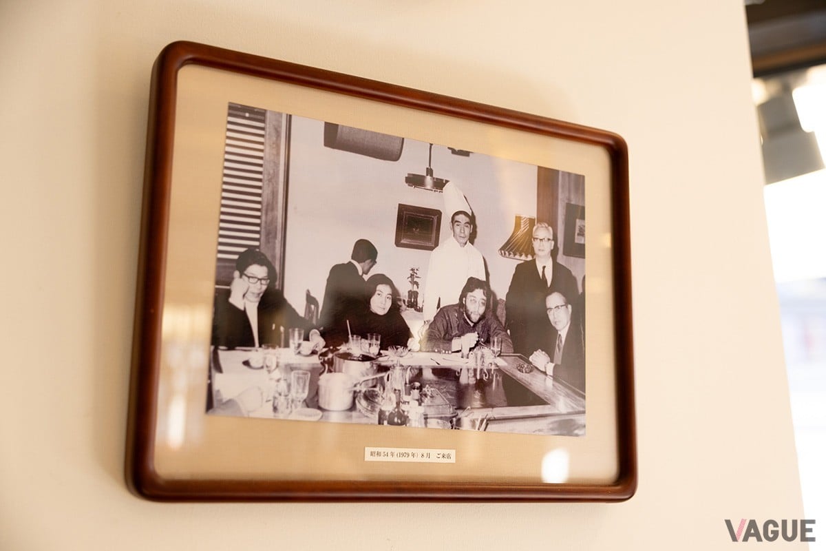 1979年8月に来店したジョン・レノンとオノヨーコ。前身の「レストラン キクヤ」時代