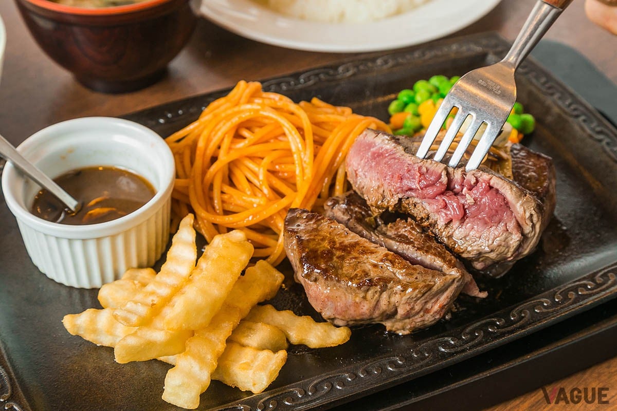 特許も取得した「ステーキを高級ランクにする」調理法!? テンション上がる“絶品洋食メニュー”3品とは【何度でも行きたい町洋食＃24】