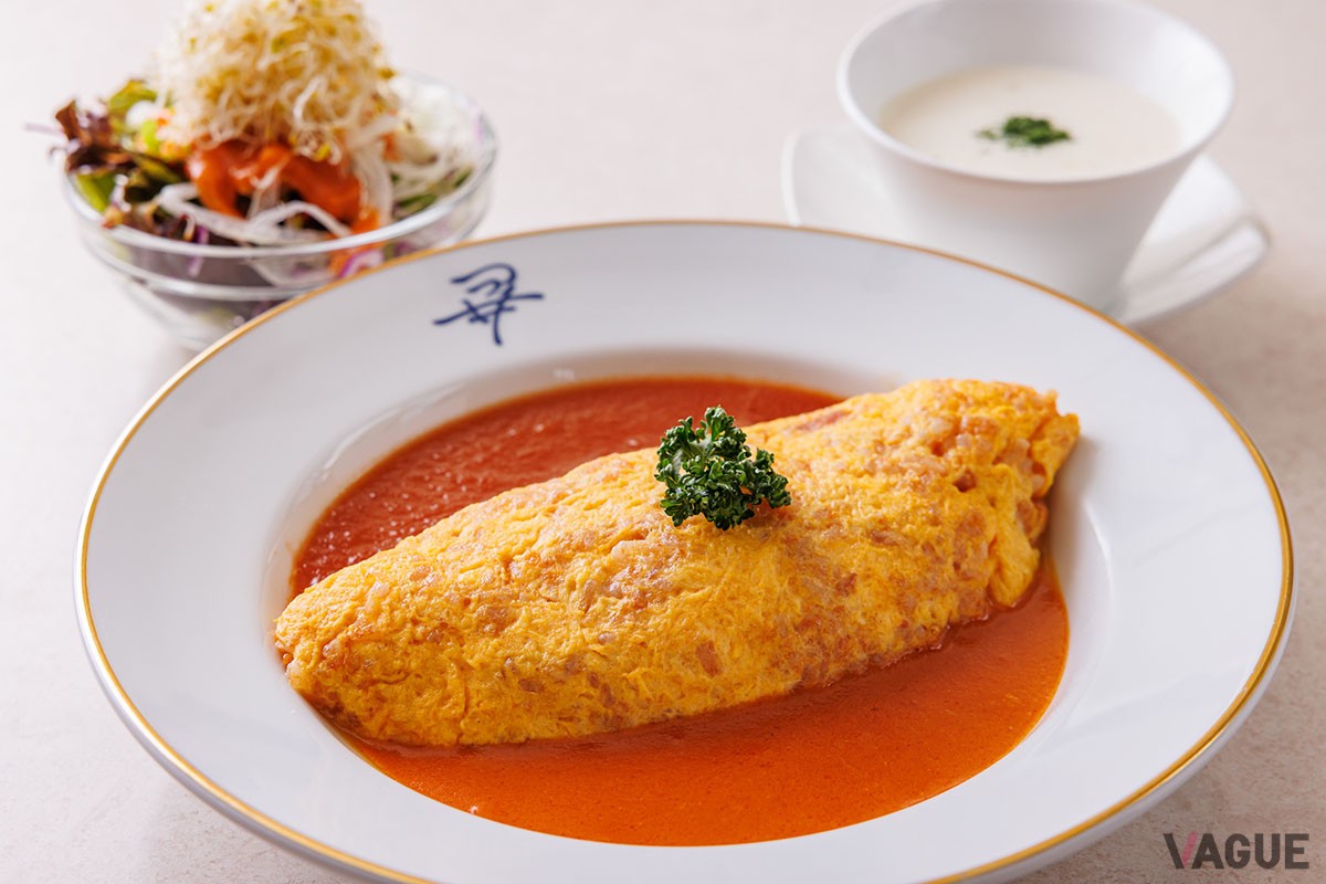 「トロトロオムライス　スープ・サラダセット」2250円。単品注文の場合1600円