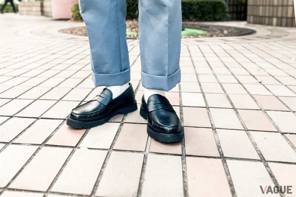 「ジャパン リュクス エディション」ならではの美しい革の光沢が、足元を大人の表情へと格上げしてくれます。