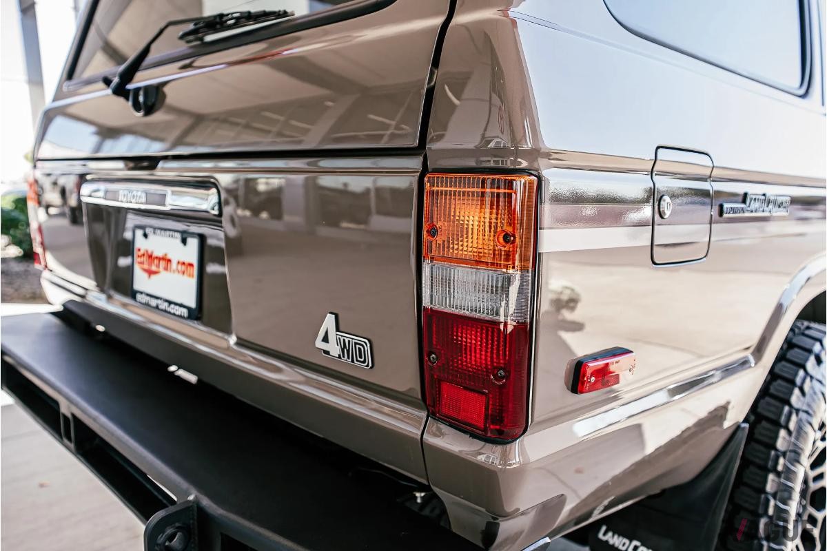 オークションに出品された1987年式トヨタ「ランドクルーザー FJ60」