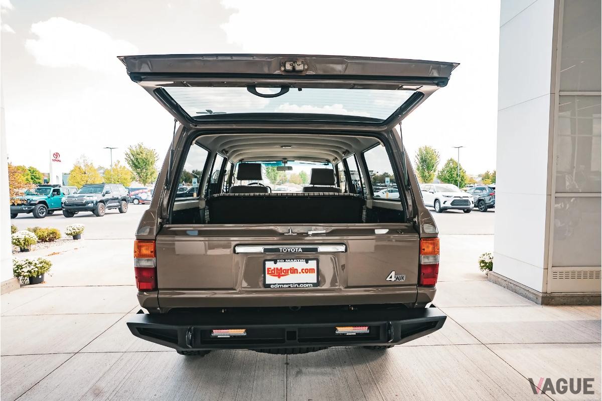 オークションに出品された1987年式トヨタ「ランドクルーザー FJ60」