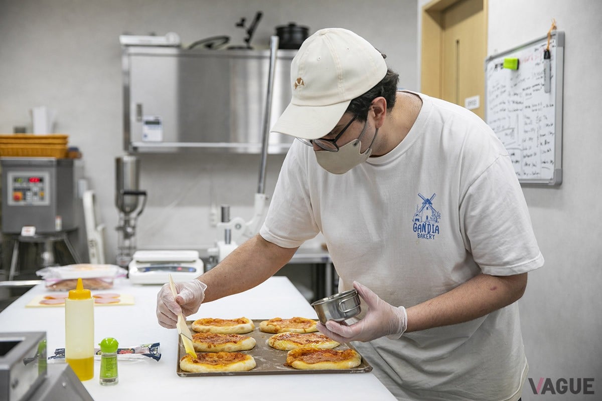 「お客様にスペインのパンの文化を紹介していきたい。うちの店を通じて知ってもらって、またリピートしてもらえたら嬉しいですね」(オーナーシェフの本橋アディフさん)