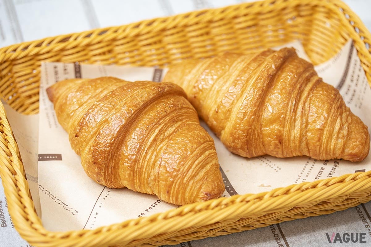 クロワッサン350円。一番長いところで約20cmもある!