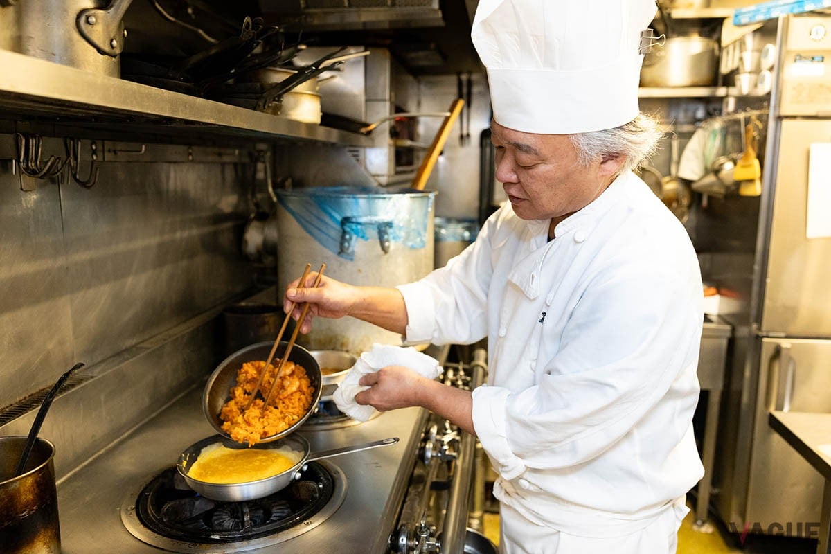 「当店のゴハンは、新潟県南魚沼にある黒船亭の専用田んぼで収穫するコシヒカリです。ふっくら甘味のあるお米を、水にもこだわって炊いているんですよ」（三代目料理長　石出 正浩さん）