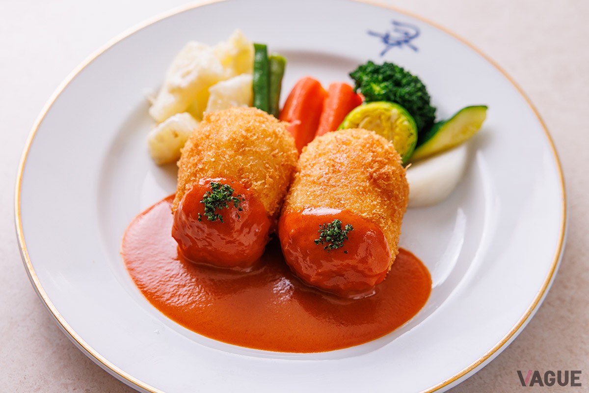 カニクリームコロッケ単品2200円。セット2900円。これぞ自分では再現できない美味しさ！