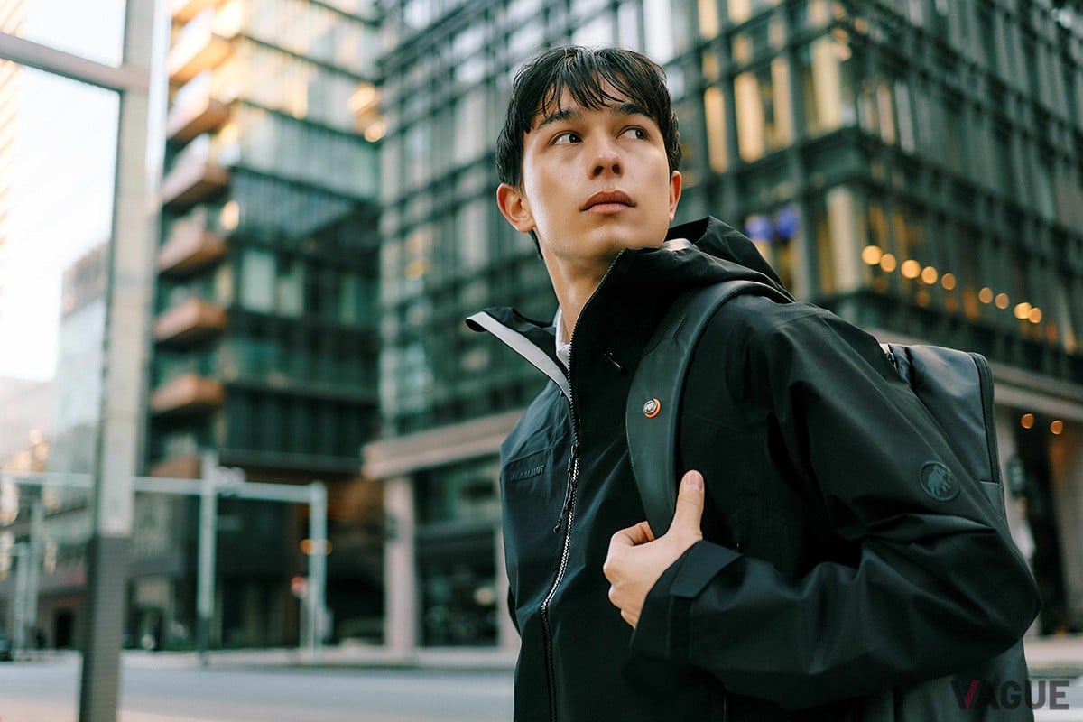 アウトドアシーンだけでなく、タウンユースやオフィスシーンにも溶け込む