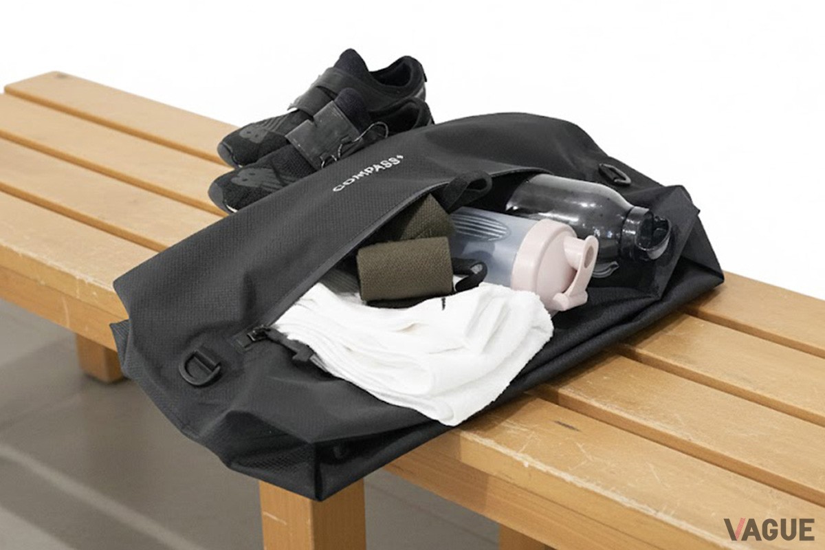 濡れた衣類や汗をかいたウェアも、周囲を汚すことなくそのまま収納可能