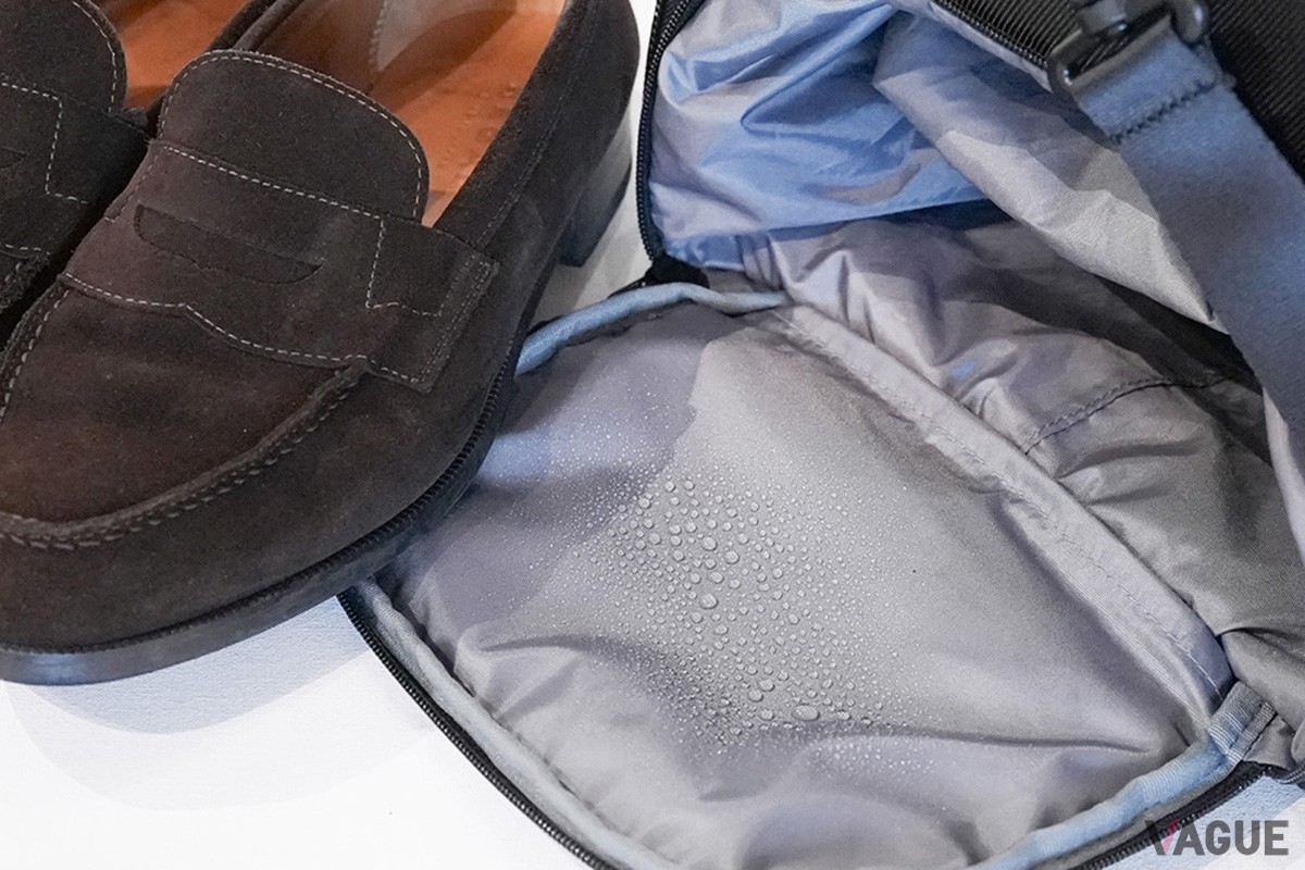 革靴も入る防水シューズポケット