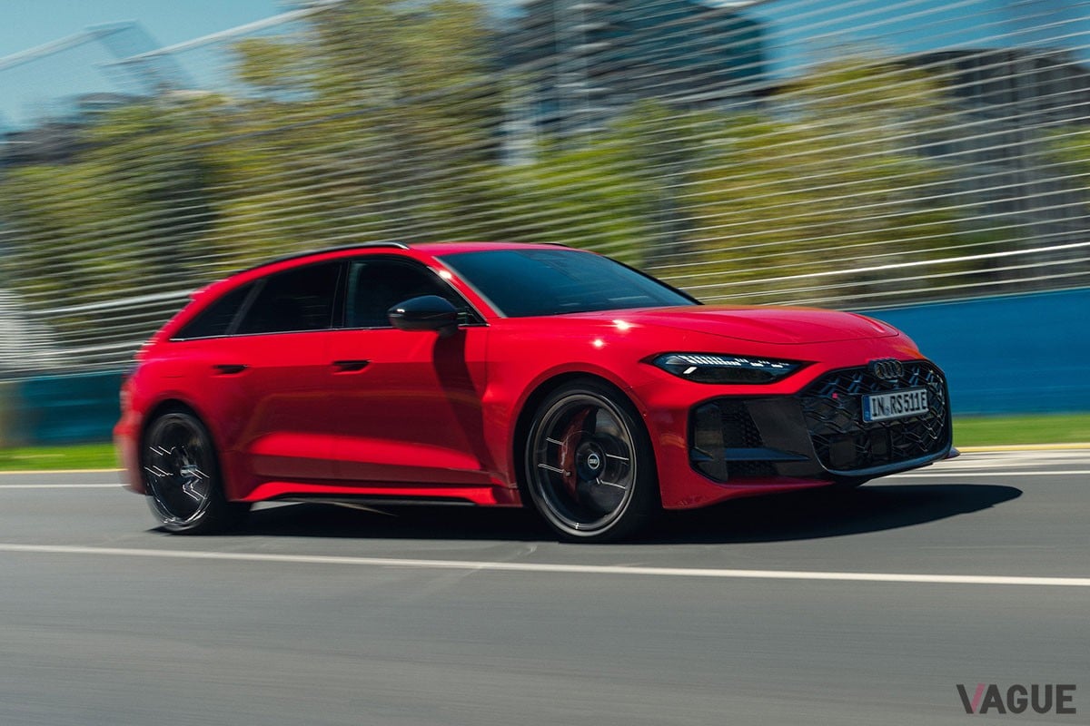 2026年のF1開幕戦ではアウディ新型「RS5 アバント」のデモ走行を披露