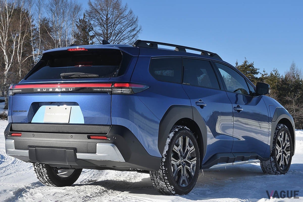 航続距離700km超の“電動クロスオーバーワゴン”後席は快適？ スバル新型「トレイルシーカー」で気になる“リアシートの居住性”を徹底チェック