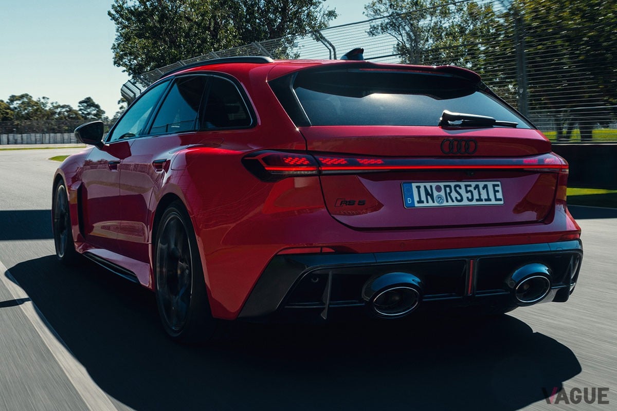 2026年のF1開幕戦ではアウディ新型「RS5 アバント」のデモ走行を披露