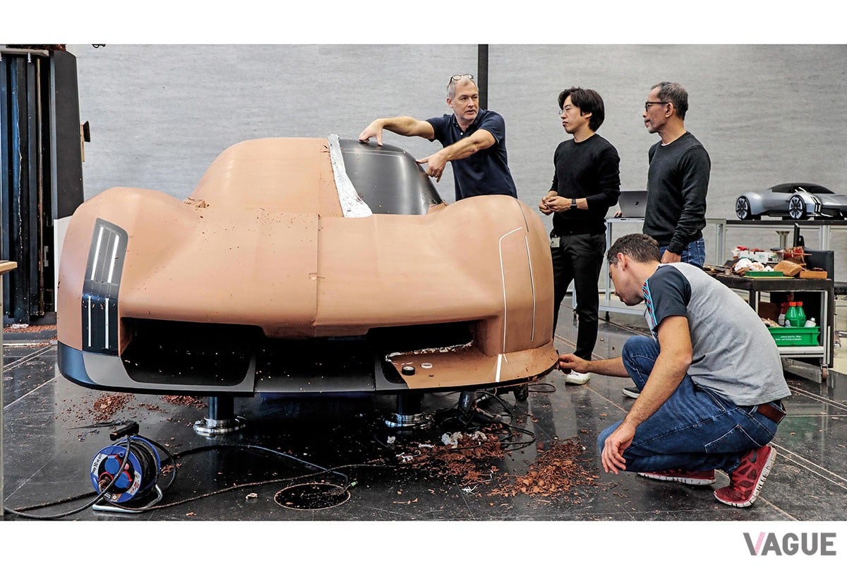 山下周一さんが手がけたポルシェのショーモデル「ミッションＸ」のデザイン工程のワンシーン