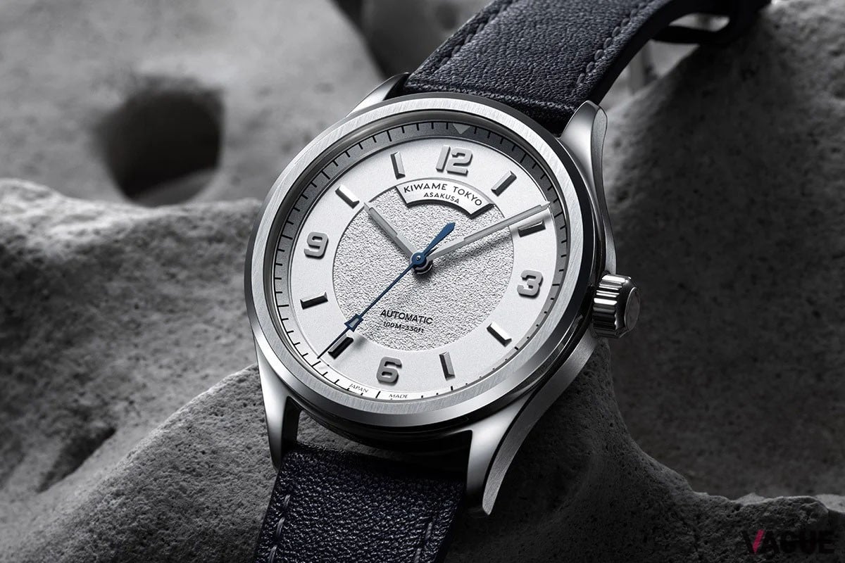 KIWAME TOKYO ASAKUSA「IWAO GINKAI／SUMI」。大注目の日本発マイクロブランドが丁寧に作り上げた機械式は、風格あるデザインながら10万円以下の価格設定も魅力的。