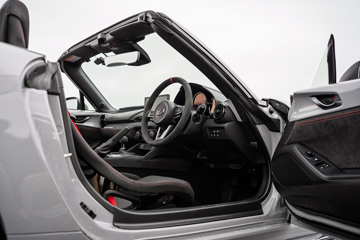 「マツダ スピリットレーシング・ロードスター 12R」