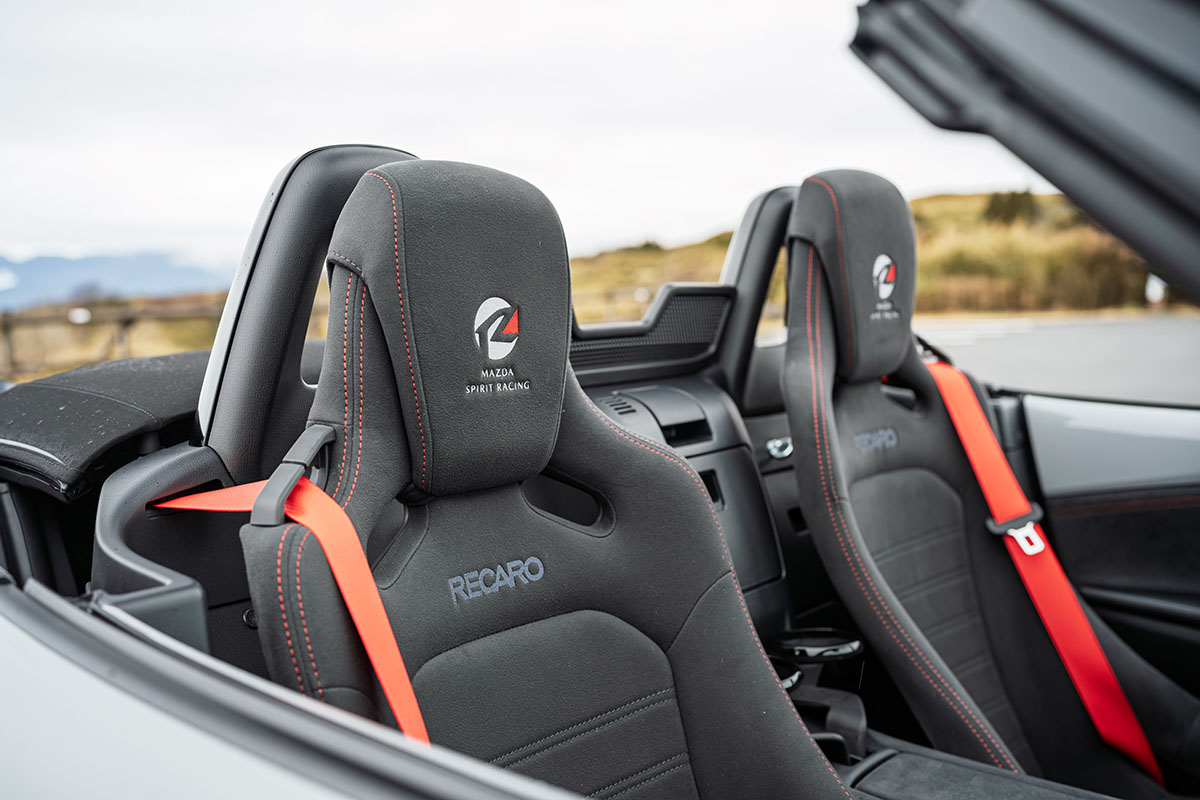 「マツダ スピリットレーシング・ロードスター 12R」