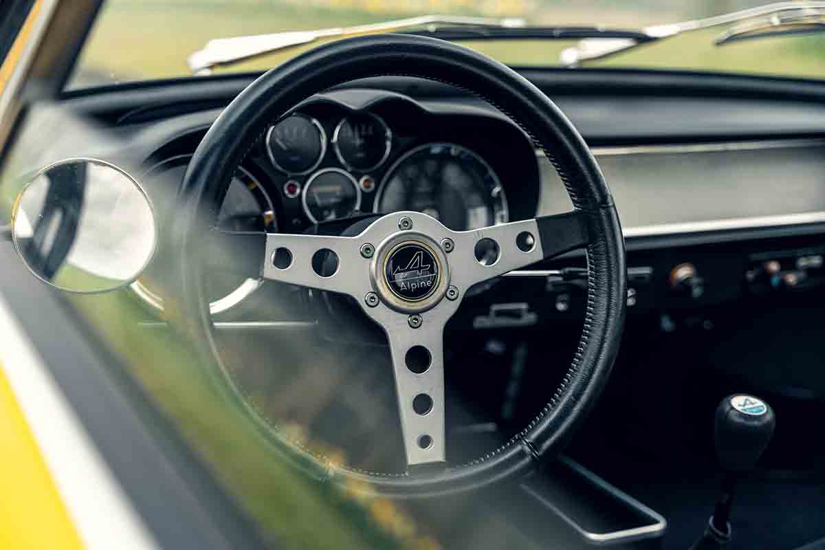 オークションに出品予定の1970年式アルピーヌ・ルノー「A110 1300G」Simon Gosselin(c)2026 Courtesy of RM Sotheby's