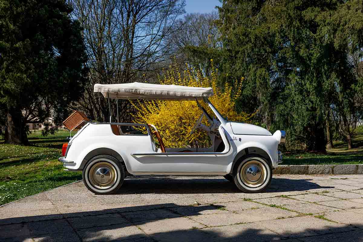 オークションに出品予定の1971年式フィアット「500ジョリー」Guido Bissattini(c)2026 Courtesy of RM Sotheby's