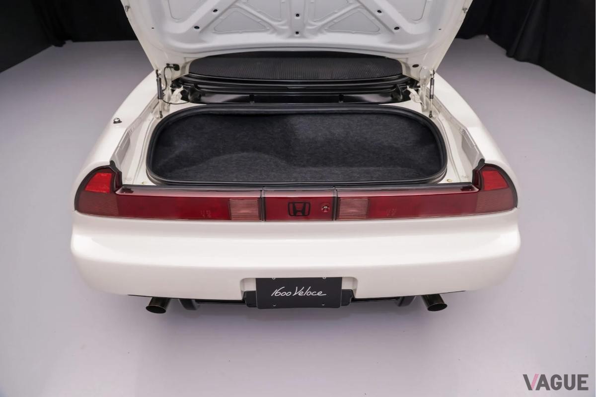 日本円で約5700万円で落札された1995年式ホンダ「NSX-R」