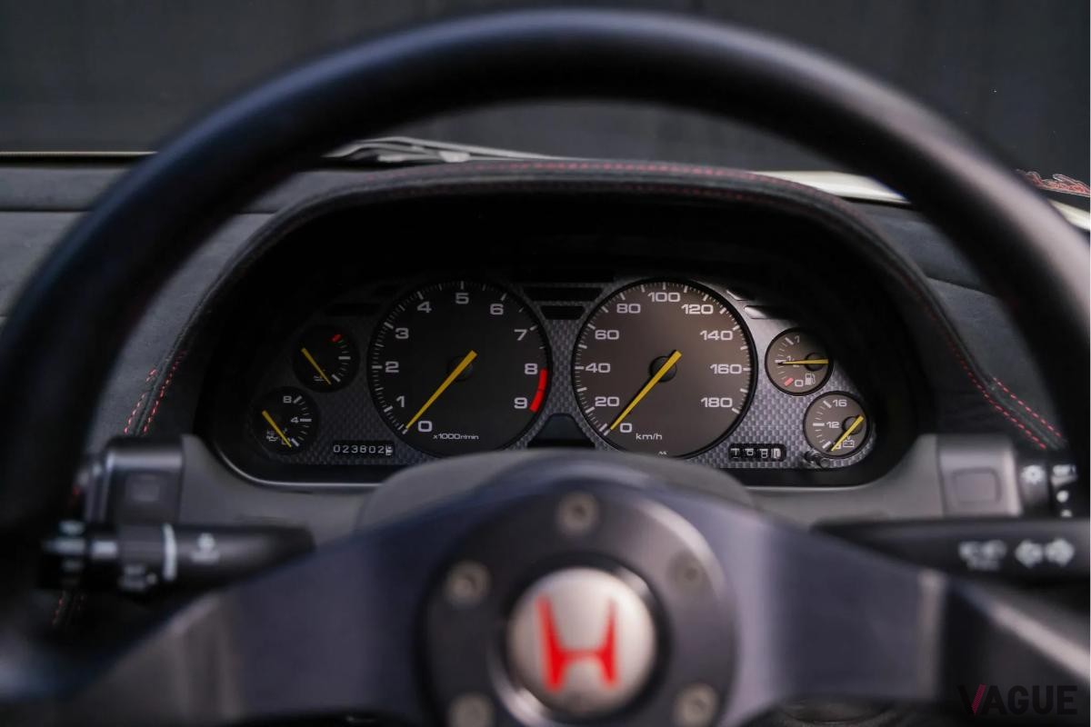 日本円で約5700万円で落札された1995年式ホンダ「NSX-R」