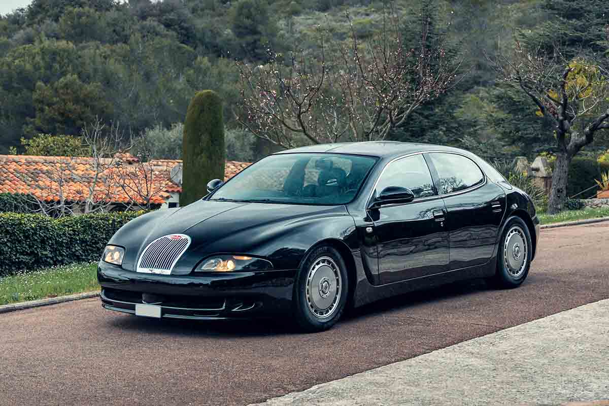 オークションに出品予定の1999年式ブガッティ「EB112」Simon Gosselin(c)2026 Courtesy of RM Sotheby's
