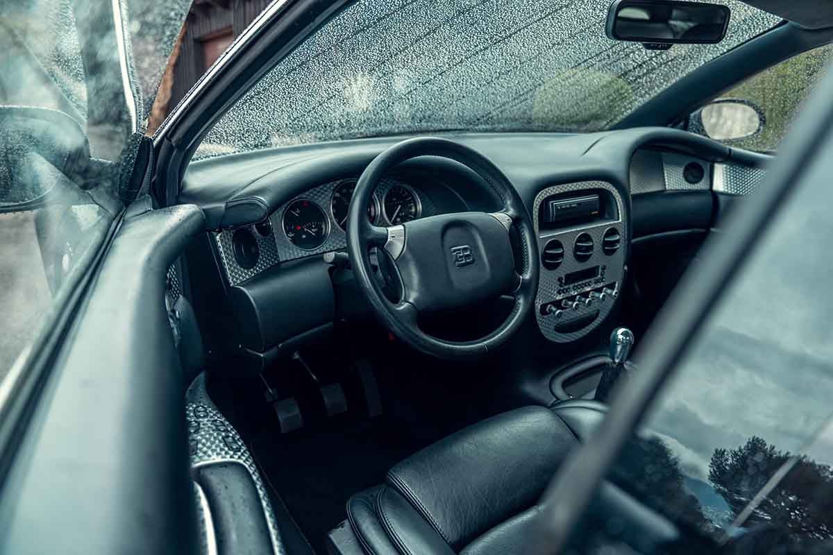 オークションに出品予定の1999年式ブガッティ「EB112」Simon Gosselin(c)2026 Courtesy of RM Sotheby's