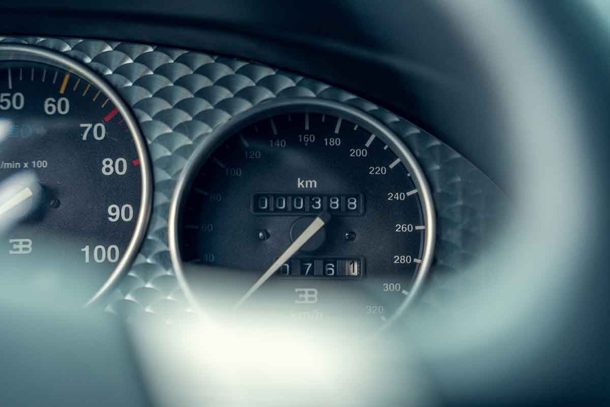 オークションに出品予定の1999年式ブガッティ「EB112」Simon Gosselin(c)2026 Courtesy of RM Sotheby's