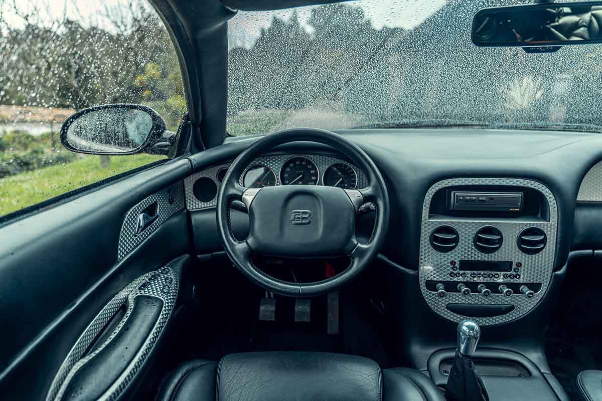 オークションに出品予定の1999年式ブガッティ「EB112」Simon Gosselin(c)2026 Courtesy of RM Sotheby's