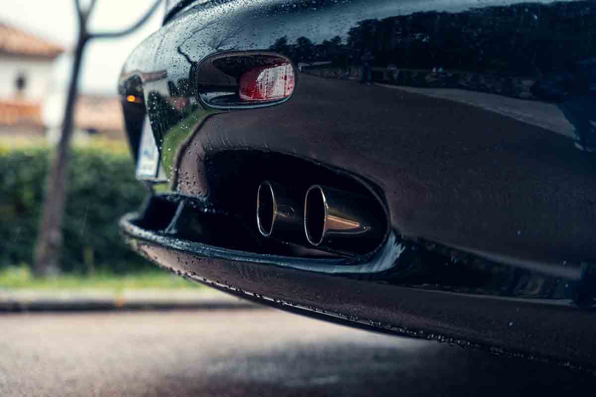 オークションに出品予定の1999年式ブガッティ「EB112」Simon Gosselin(c)2026 Courtesy of RM Sotheby's