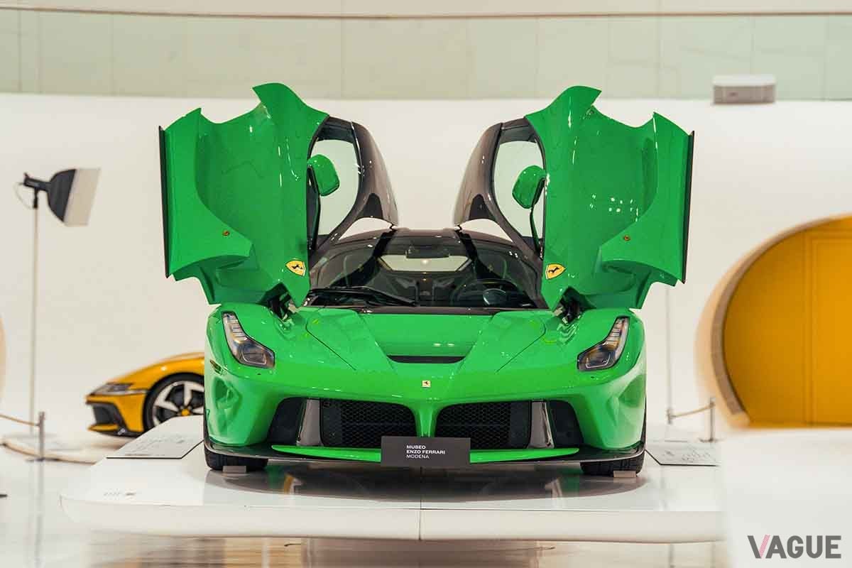 オークションに出品され、約9億3500万円で落札された2014年式フェラーリ「ラ・フェラーリ」Federico Vecchio(c)2026 Courtesy of RM Sotheby's
