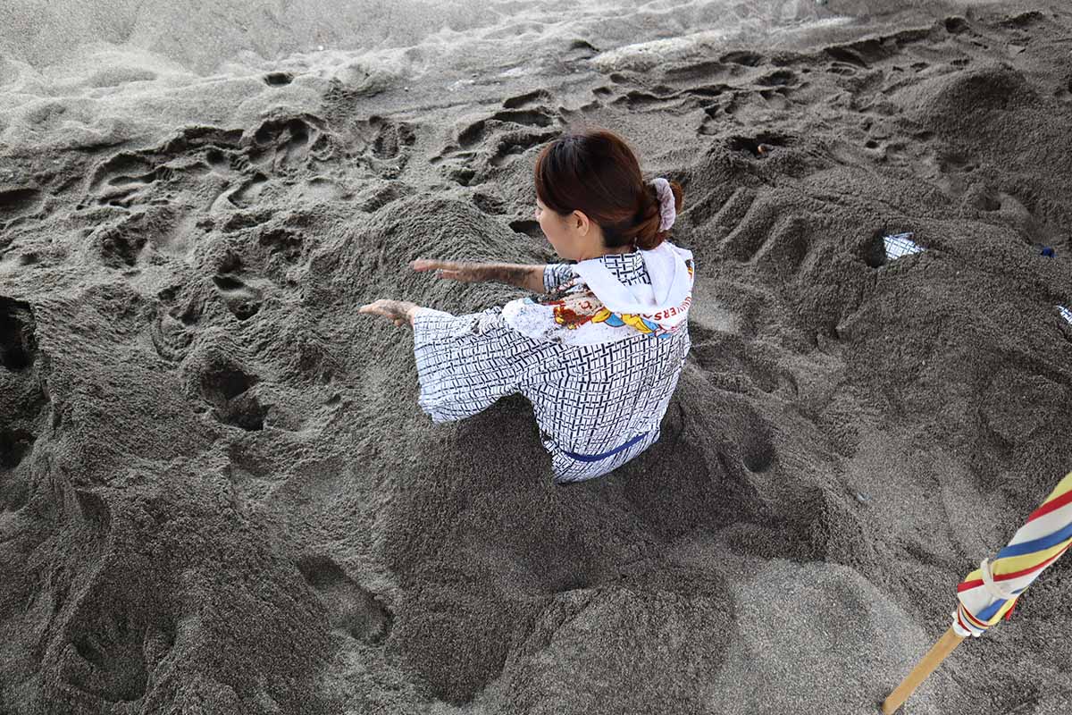鹿児島県指宿名物の「砂風呂」