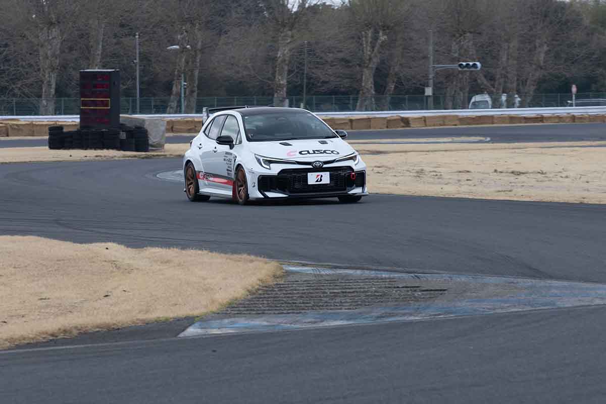 ブリヂストンの新リアルスポーツタイヤ、「ポテンザRE‐71RZ」を装着したGRカローラで試乗
