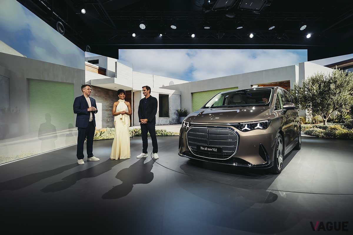 メルセデス・ベンツ新型「VLE」の発表会の様子