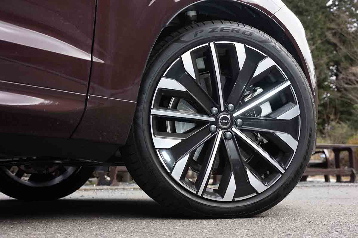 ボルボ「XC60ウルトラT6 AWD プラグインハイブリッド」